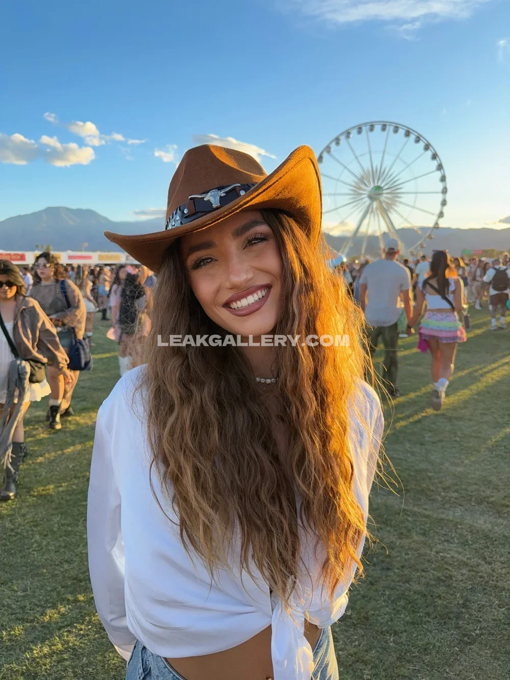 Sofiasurfers Cowboy Hat Festival Smile OnlyFans Photo Leaked