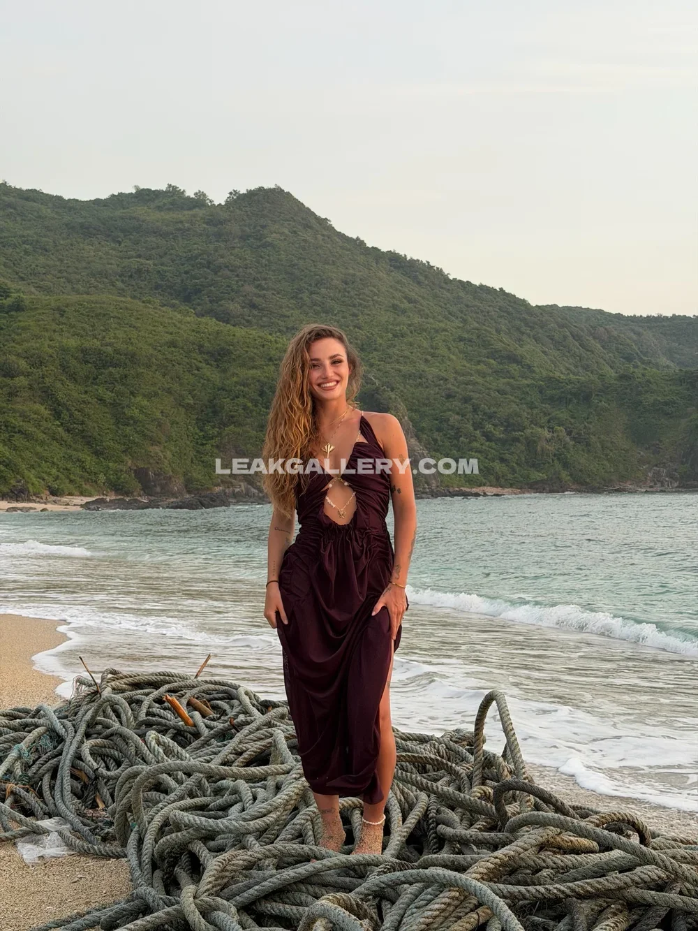 Sofiasurfers Beachside Dress Pose OnlyFans Photo Leaked