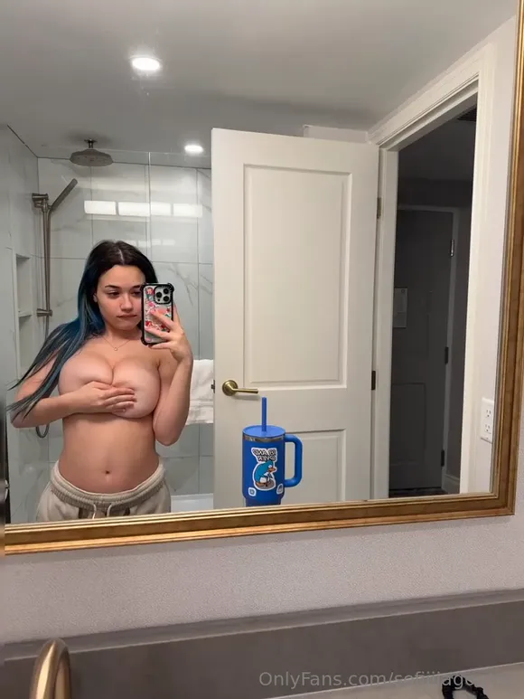 Sofia Gomez Topless Mirror Selfie OnlyFans Video Leaked