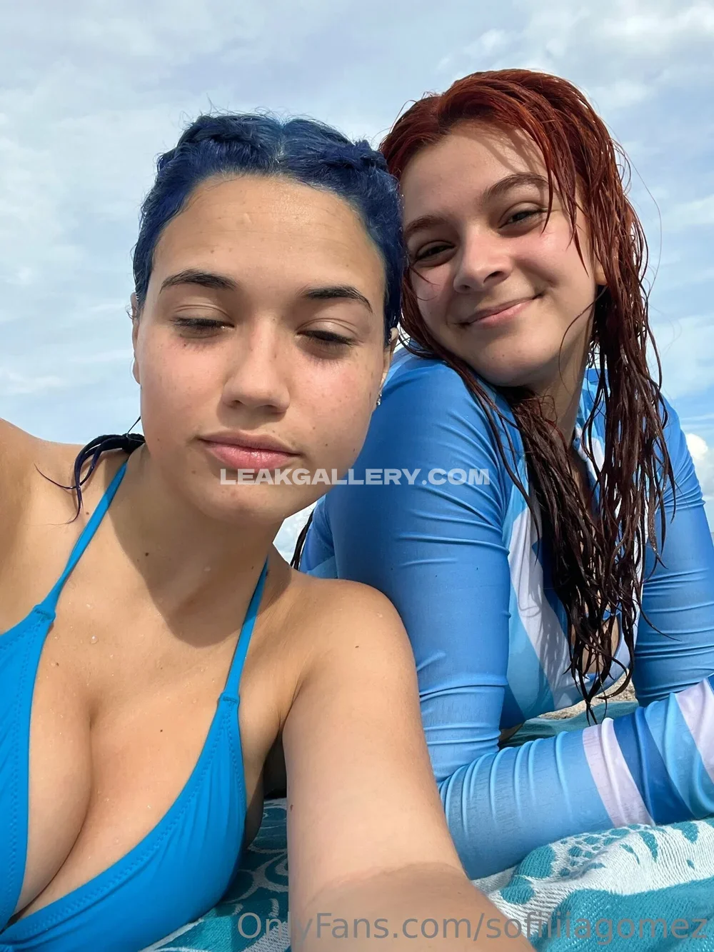 Sofia Gomez Blue Hair Bikini Selfie OnlyFans Photo Leaked