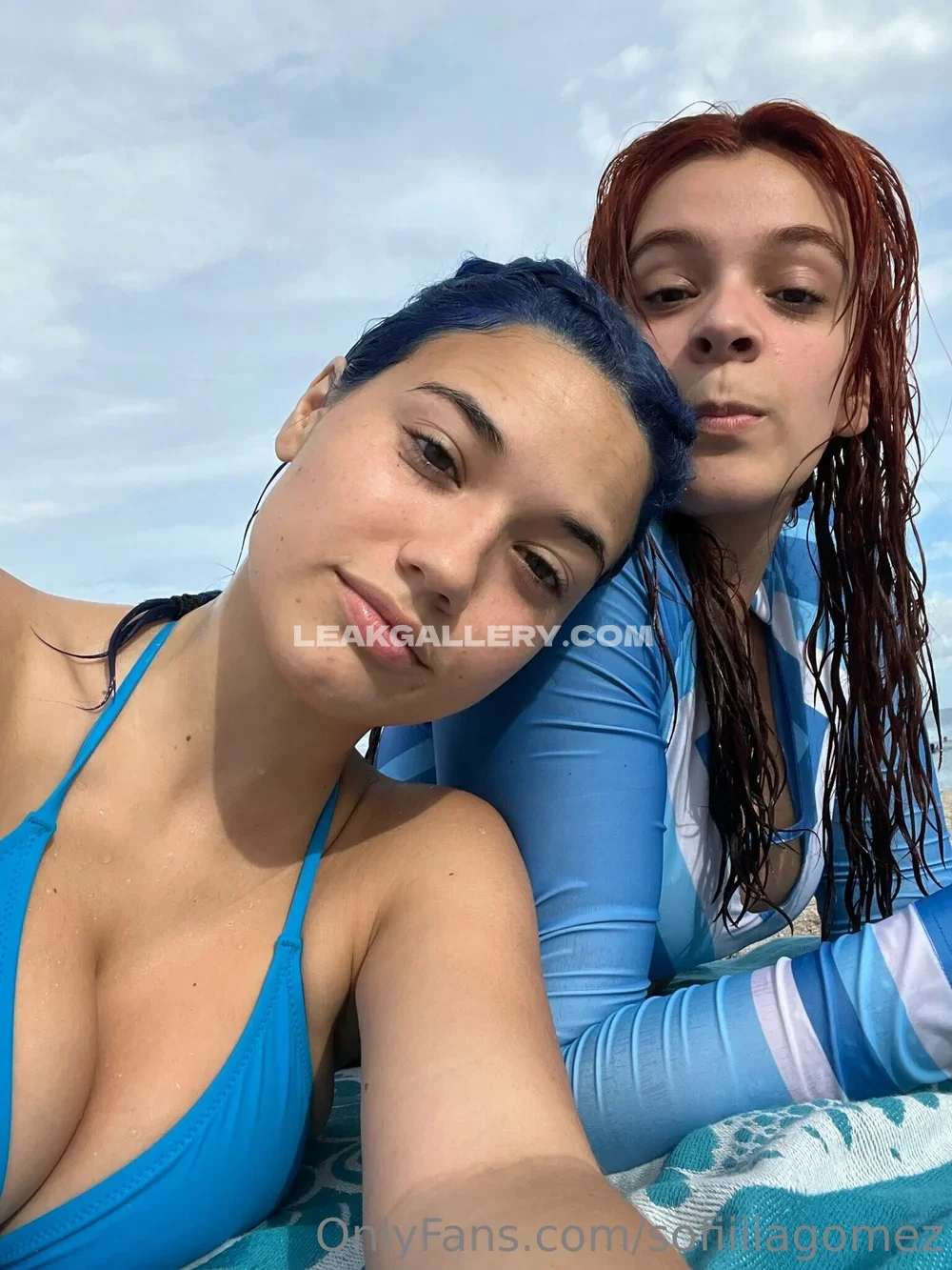 Sofia Gomez Blue Hair Bikini Selfie OnlyFans Photo Leaked