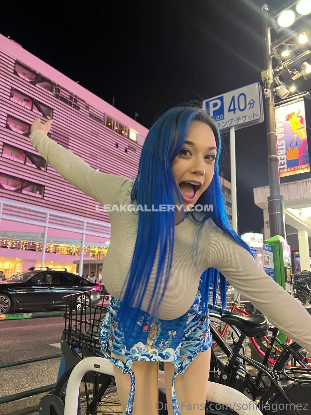 Sofia Gomez Blue Hair Street Pose OnlyFans Photo Leaked