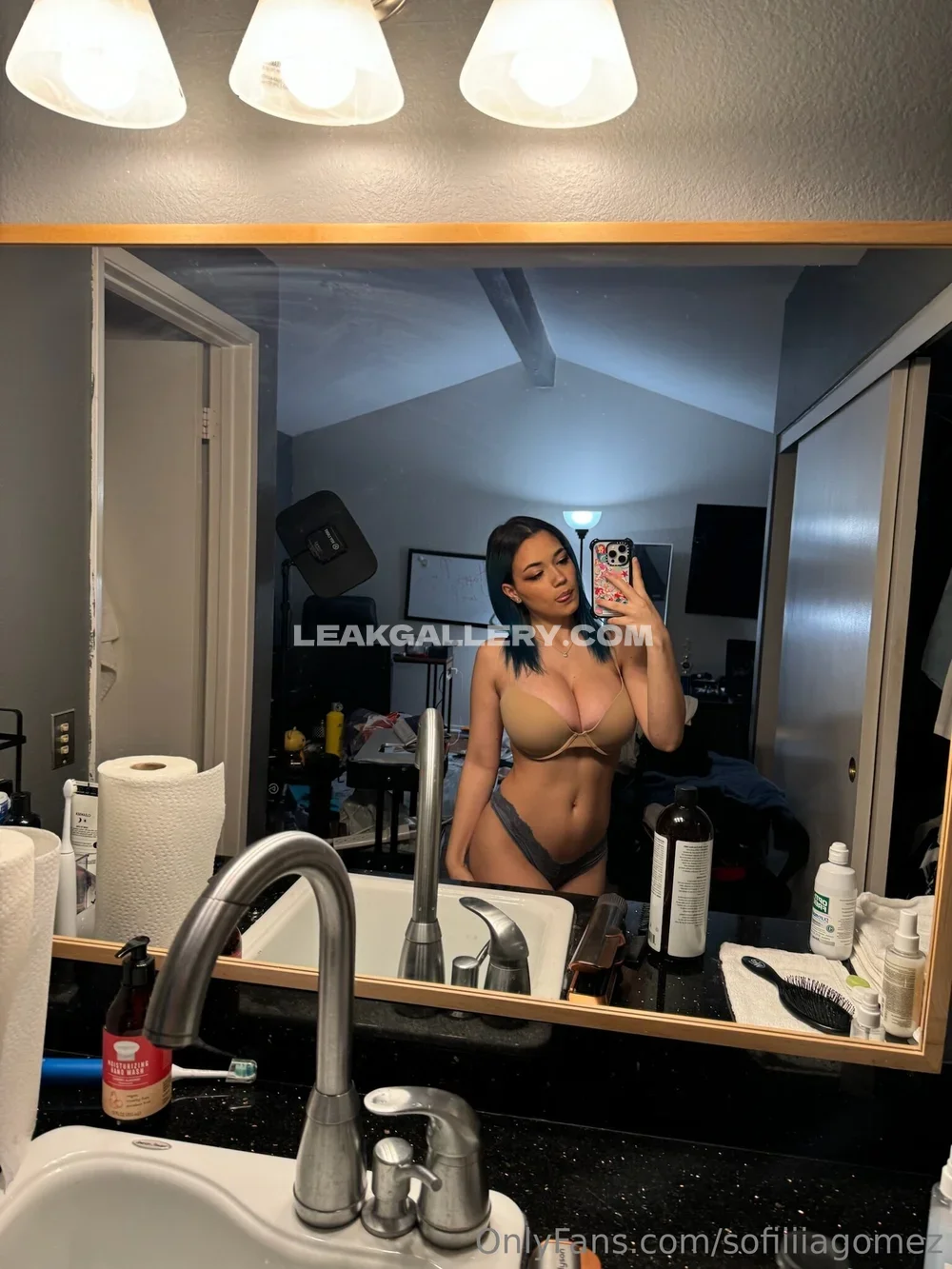 Sofia Gomez Bra and Panty Mirror Selfie OnlyFans Photo Leaked