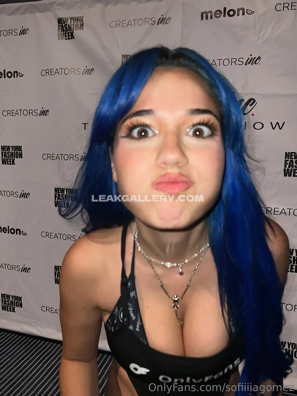 Sofia Gomez Blue Hair Pout Pose OnlyFans Photo Leaked