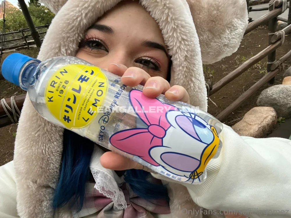 Sofia Gomez Blue Hair Drinking Lemon OnlyFans Photo Leaked