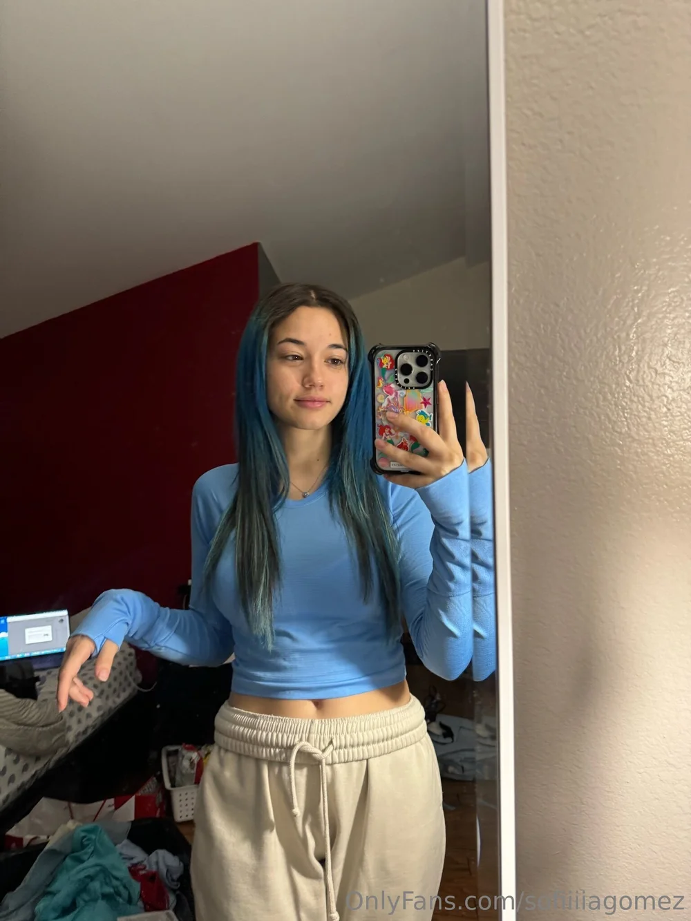 Sofia Gomez Blue Hair Mirror Selfie OnlyFans Photo Leaked
