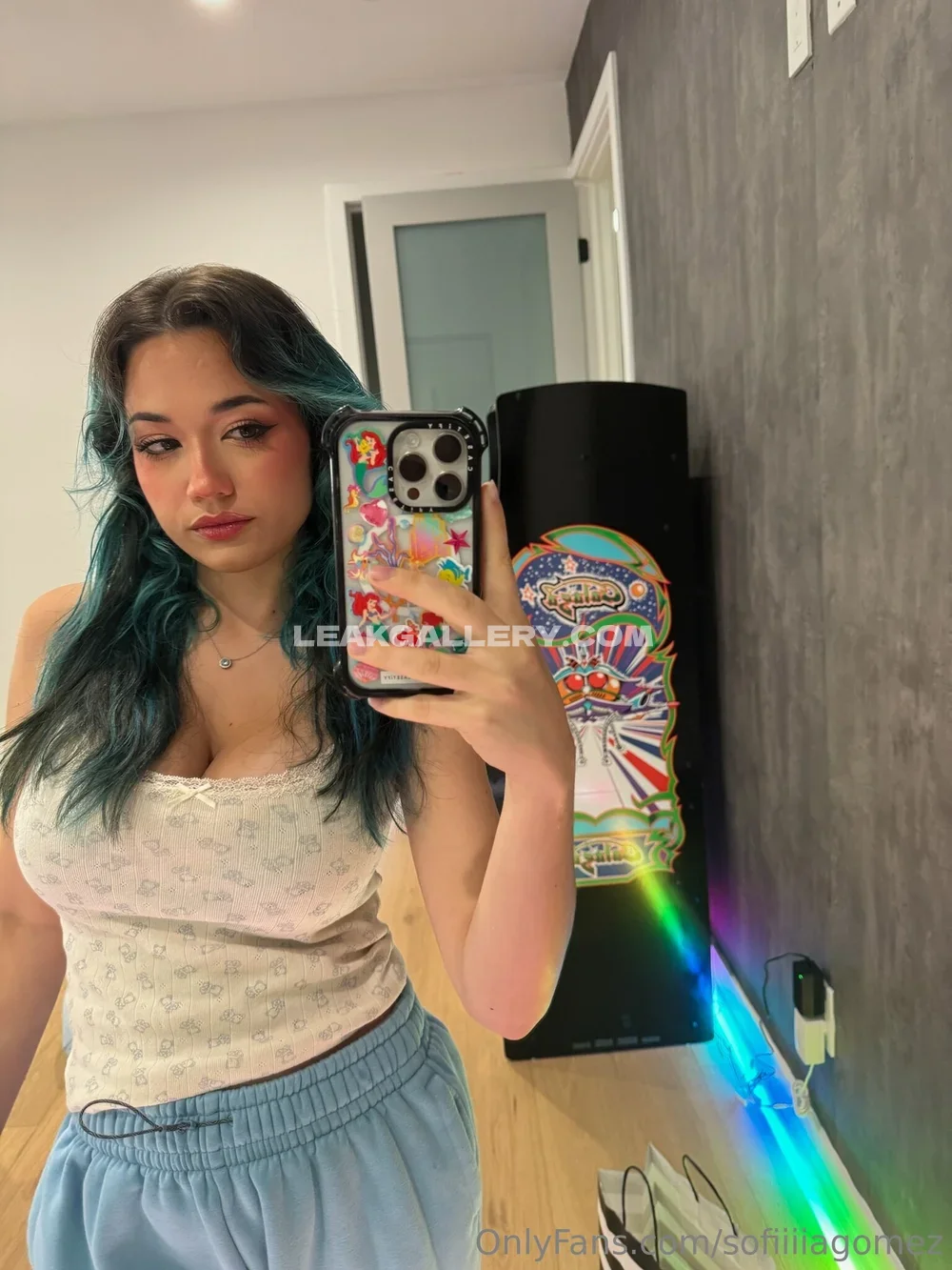 Sofia Gomez Mirror Selfie In Crop Top OnlyFans Photo Leaked