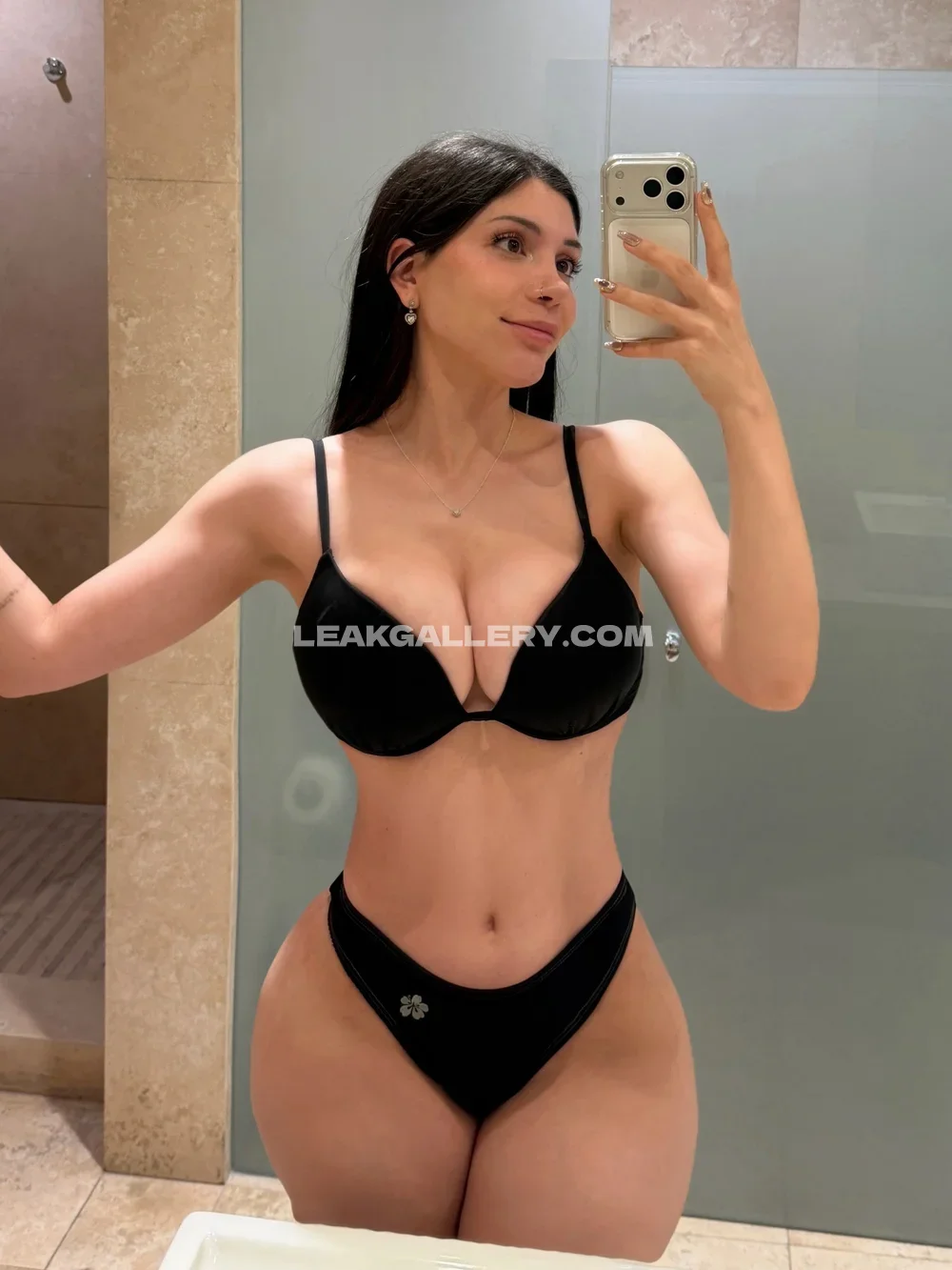 Sofimaure_ Black Bra Mirror Selfie OnlyFans Photo Leaked