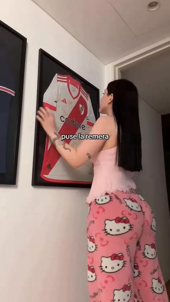 Sofimaure_ Pink Hello Kitty Pants OnlyFans Video Leaked