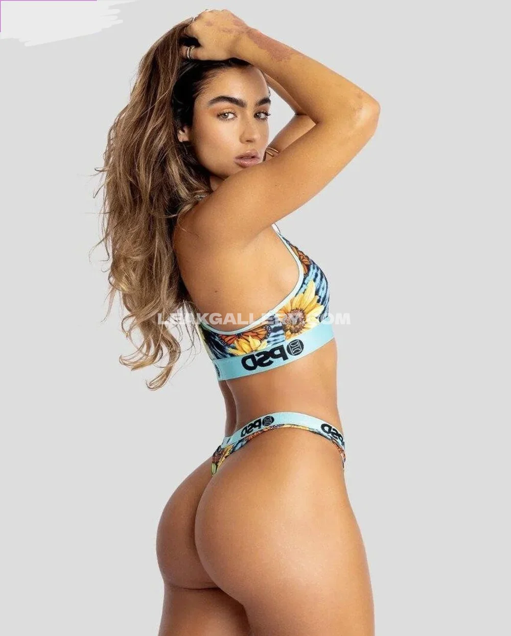 Sommer Ray Sunflower Bra Side Pose OnlyFans Photo Leaked