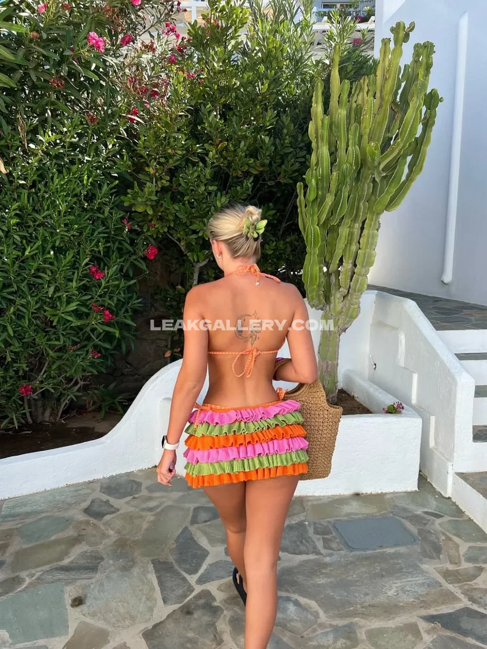 Sozzlepopp Back View Bikini Walk OnlyFans Photo Leaked