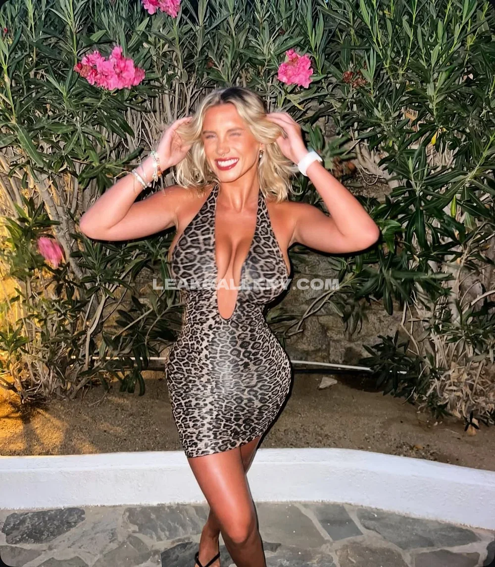 Sozzlepopp Leopard Print Dress Pose OnlyFans Photo Leaked