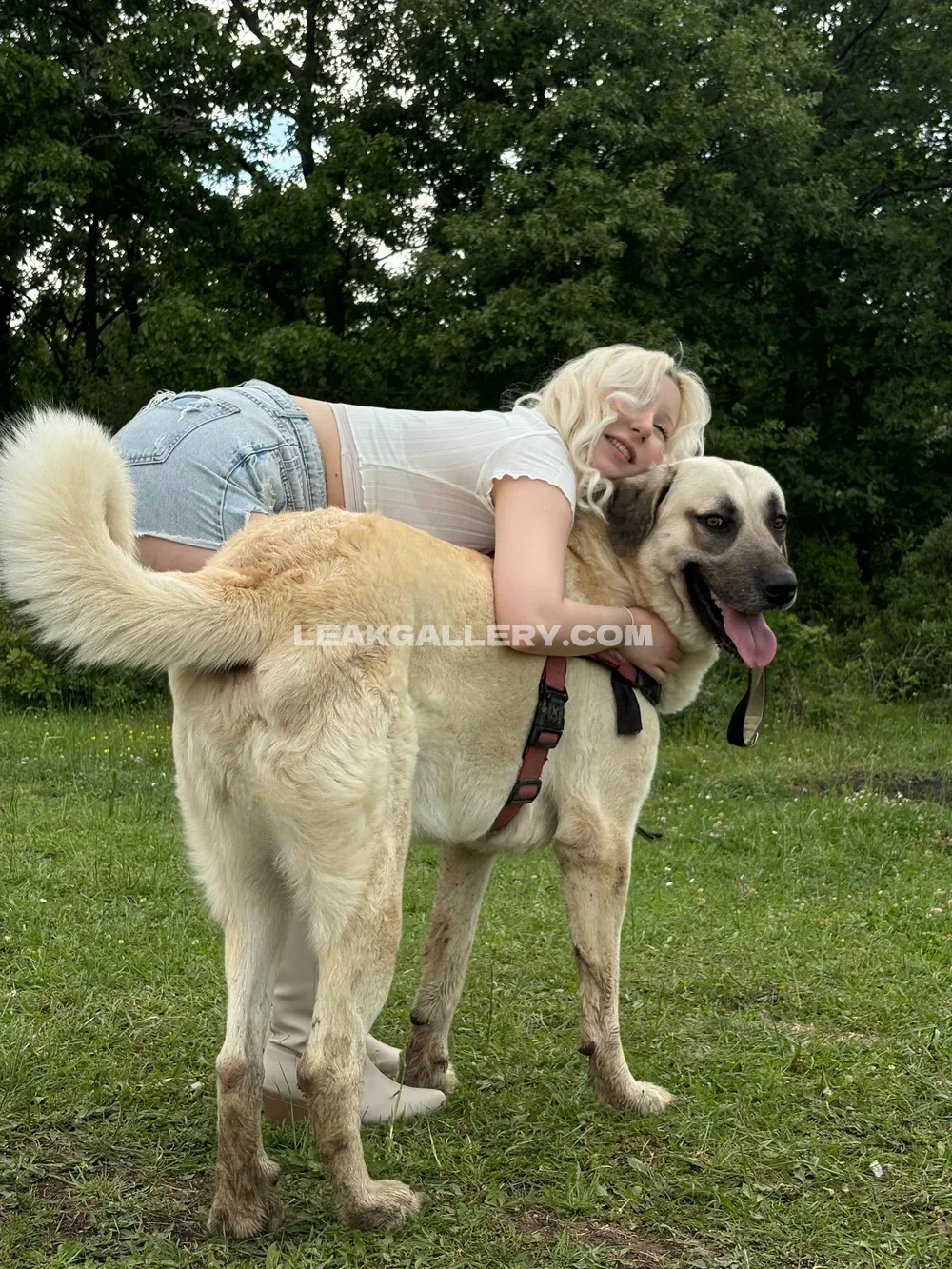 Stassianova Denim Shorts Outdoor Hug OnlyFans Photo Leaked