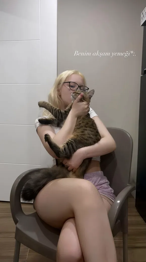 Stassianova Holding Cat While Seated OnlyFans Video Leaked