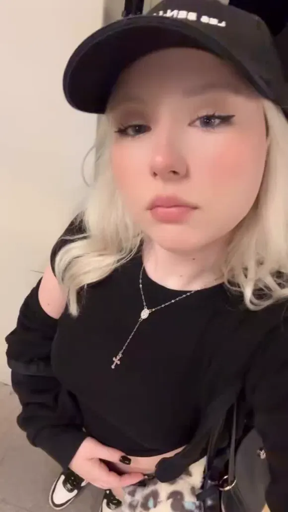 Stassianova Blonde Hair Cap Selfie OnlyFans Video Leaked