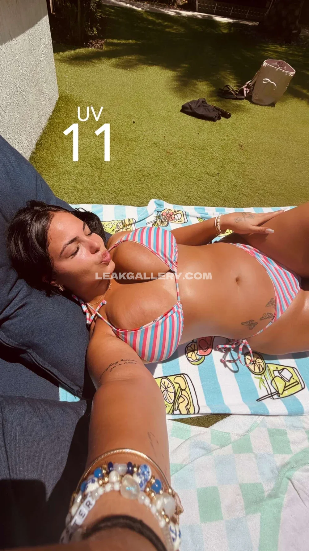 Stef.lefkowitz Striped Bikini Sunbathing OnlyFans Photo Leaked