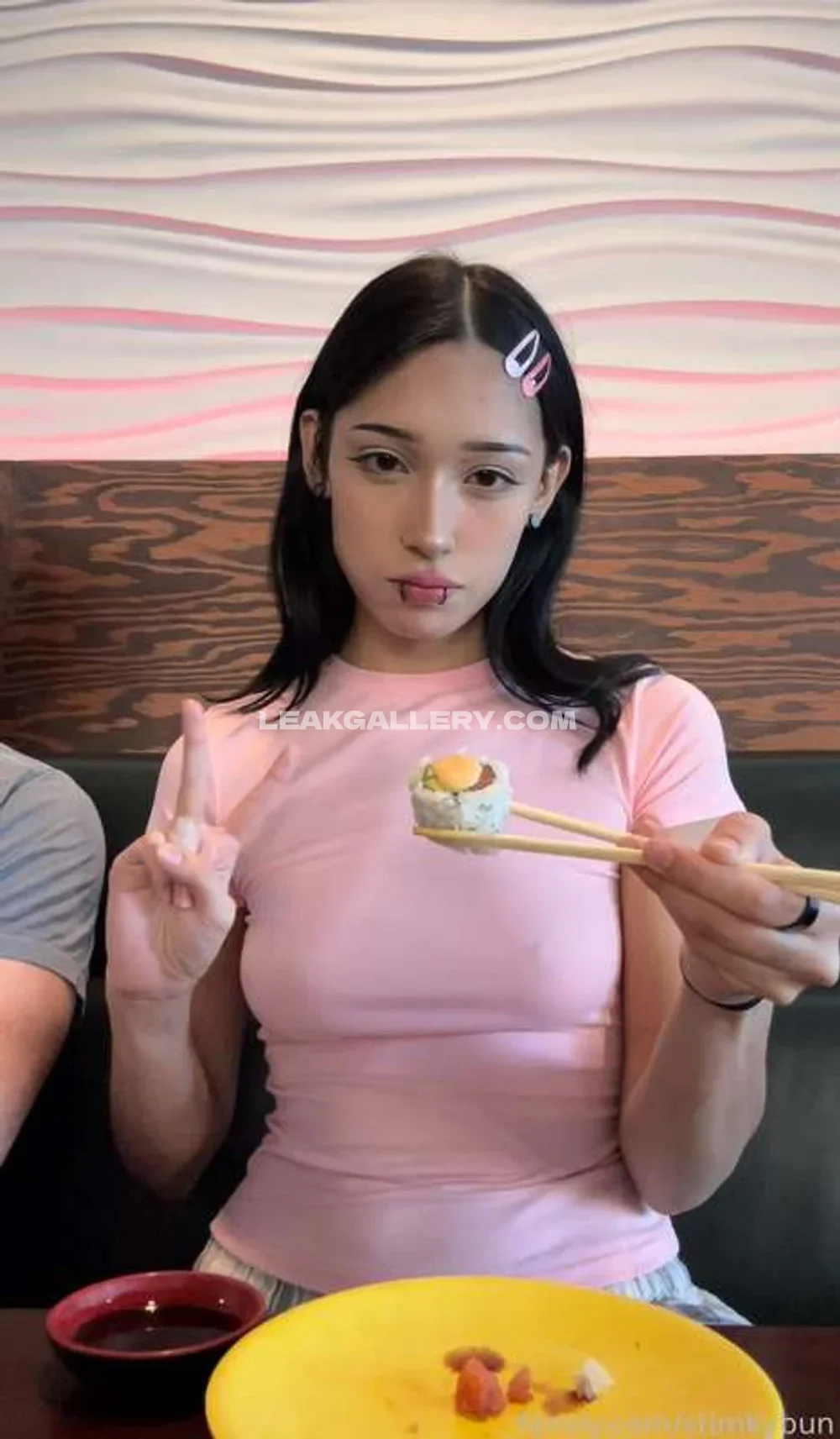 Stimkybun Pink Top Sushi Pose OnlyFans Photo Leaked