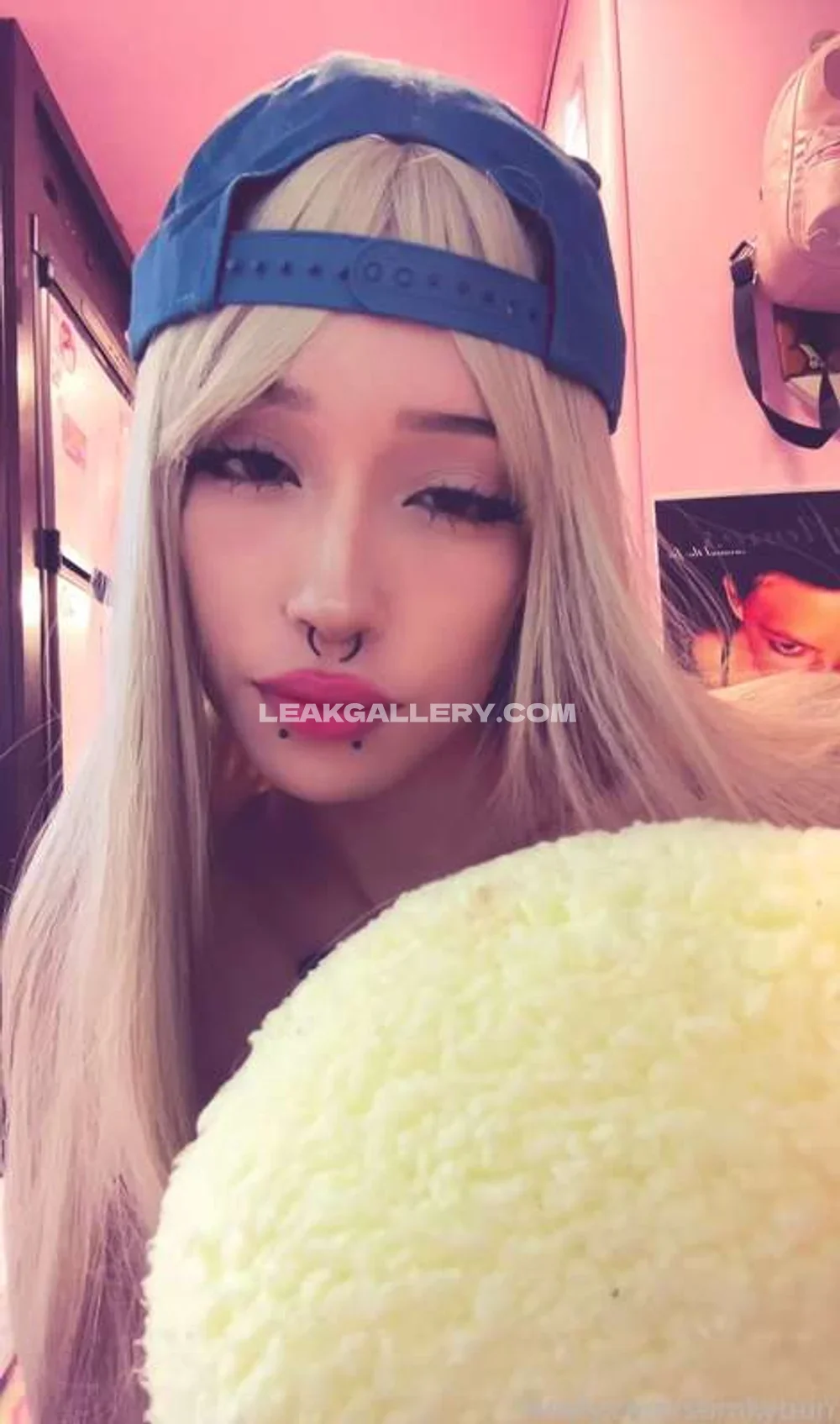 Stimkybun Blonde Wig Selfie Pose OnlyFans Photo Leaked