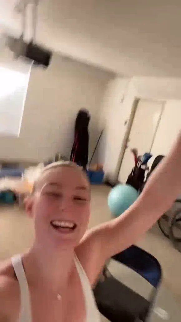 Stpeach Smiling Selfie In Garage OnlyFans Video Leaked