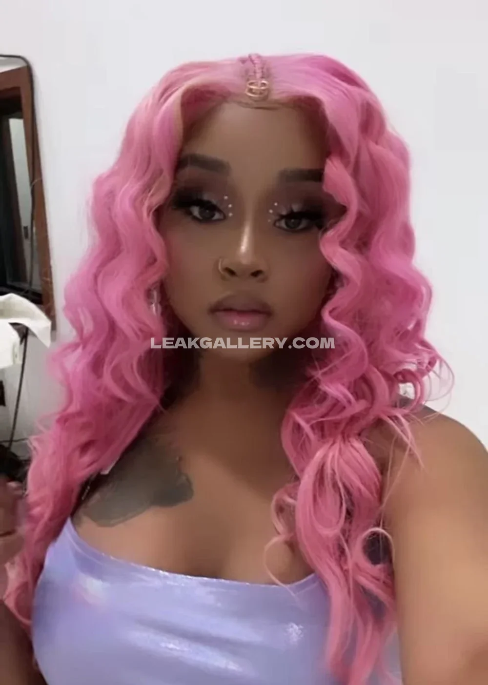 Stunnagirllie Pink Wig Selfie Pose OnlyFans Photo Leaked