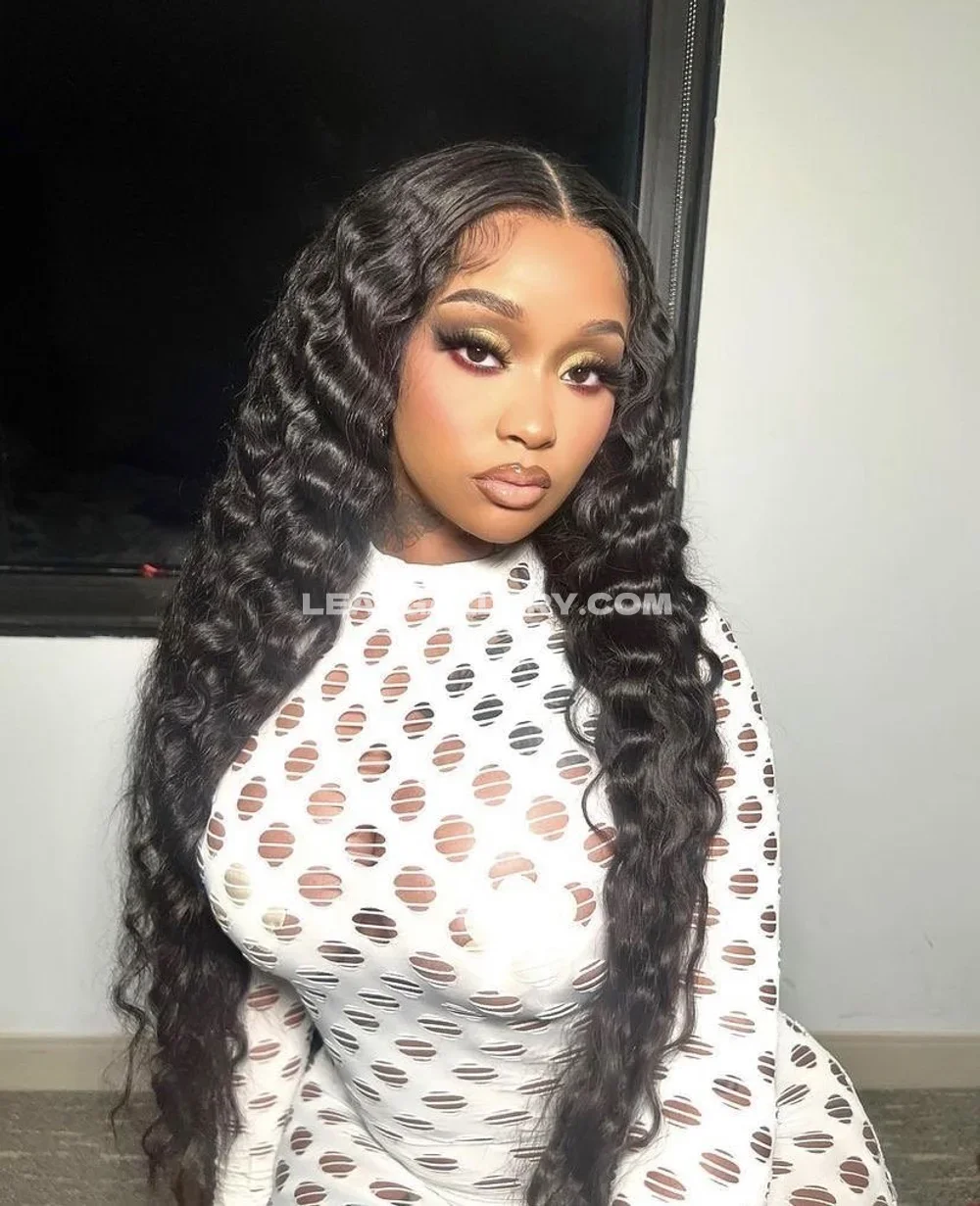 Stunnagirllie Curly Hair Selfie Pose OnlyFans Photo Leaked