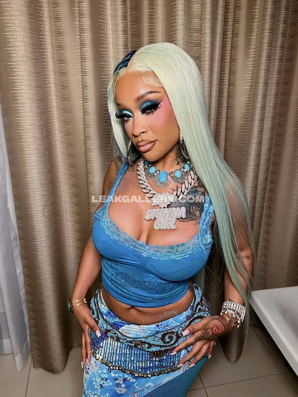 Stunnagirllie Blue Lace Top Tease OnlyFans Photo Leaked