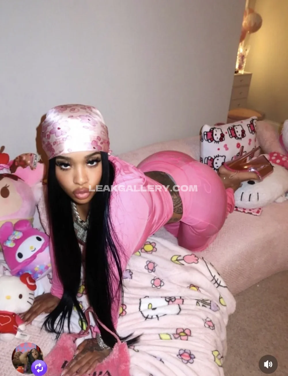 Stunnagirllie Pink Hoodie Ass Display OnlyFans Photo Leaked