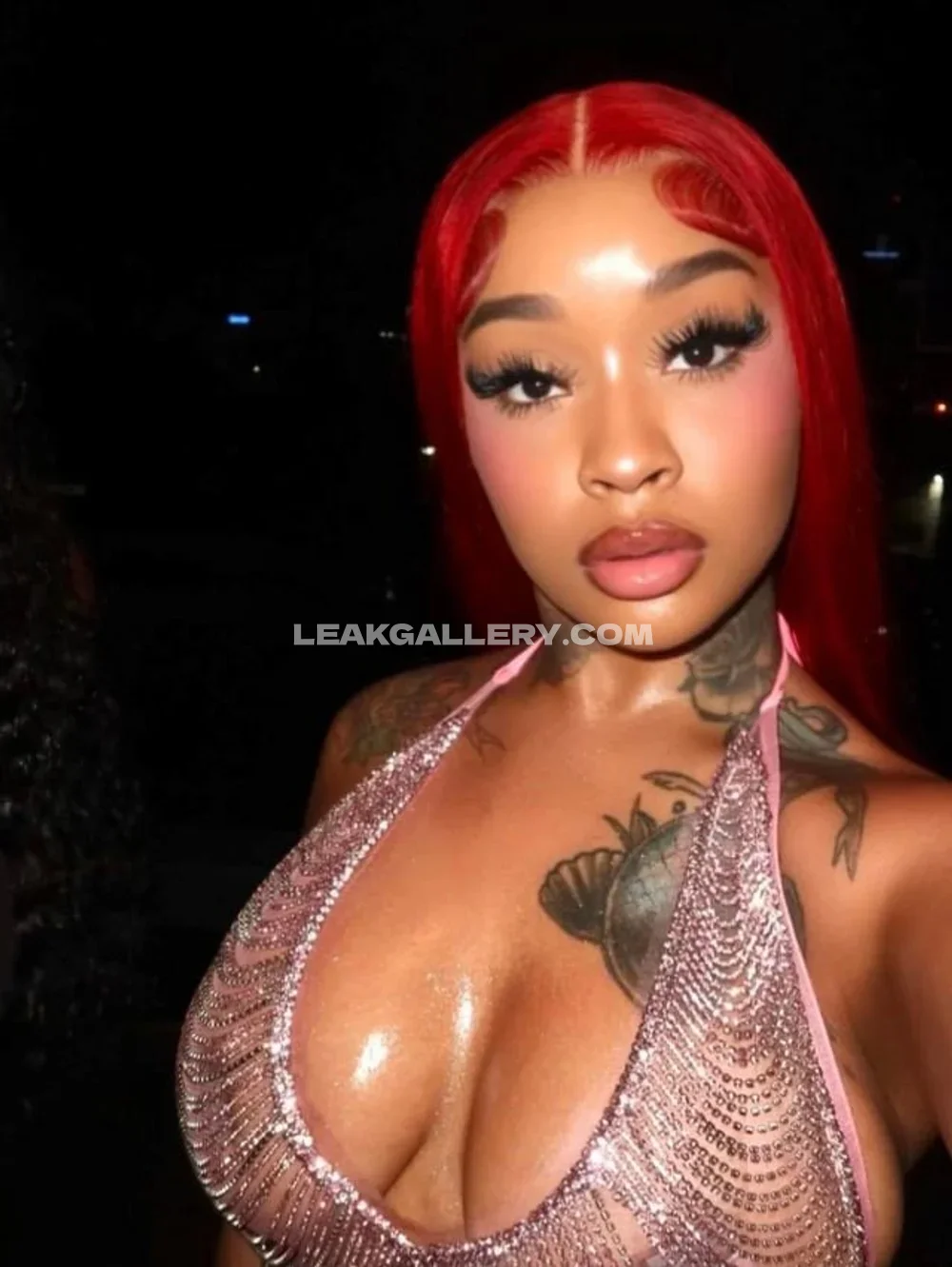 Stunnagirllie Sparkly Halter Top Pose OnlyFans Photo Leaked