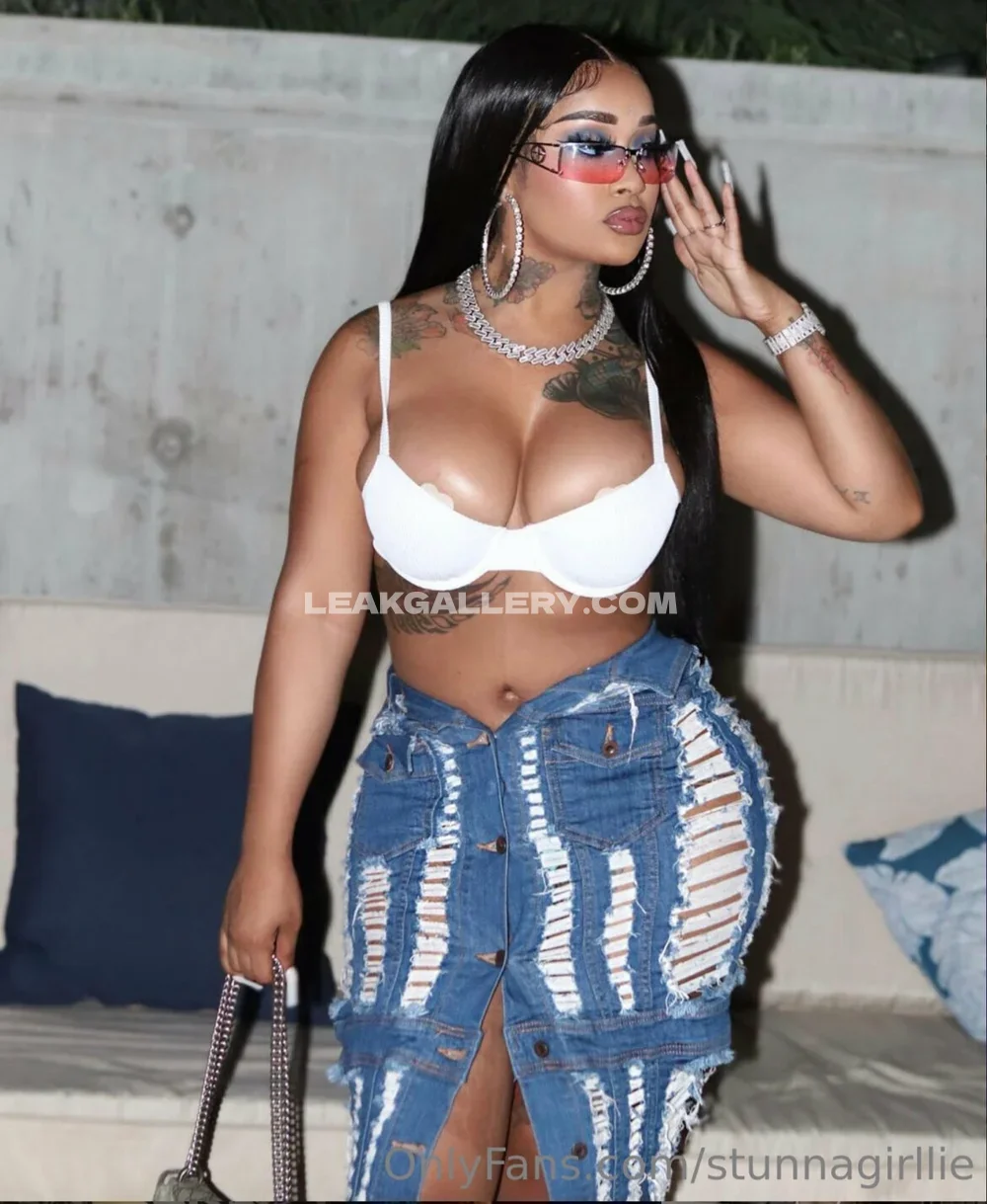 Stunnagirllie White Bra Ripped Denim OnlyFans Photo Leaked