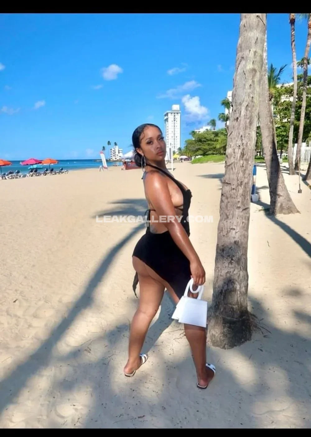 Stunnagirllie Black Swimsuit Beach Pose OnlyFans Photo Leaked