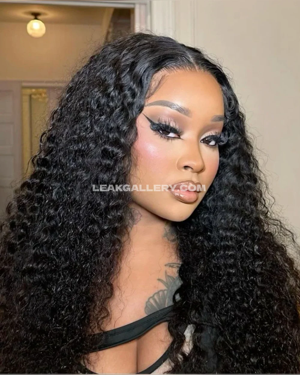 Stunnagirllie Curly Hair Close Up OnlyFans Photo Leaked