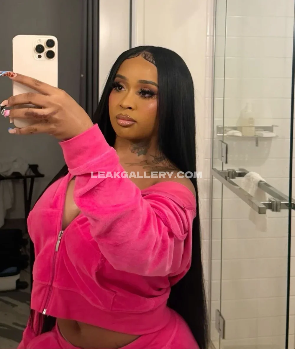 Stunnagirllie Pink Velour Crop Top Selfie OnlyFans Photo Leaked