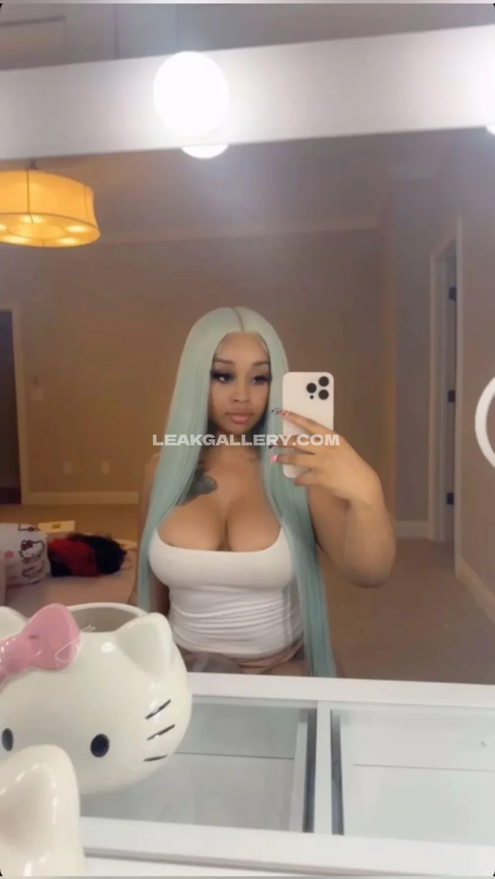 Stunnagirllie Mirror Selfie In White Top OnlyFans Photo Leaked