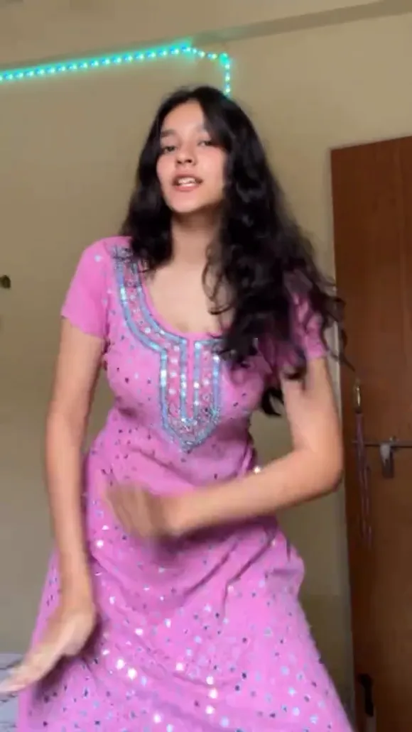 Subhasly Pink Dress Dance OnlyFans Video Leaked