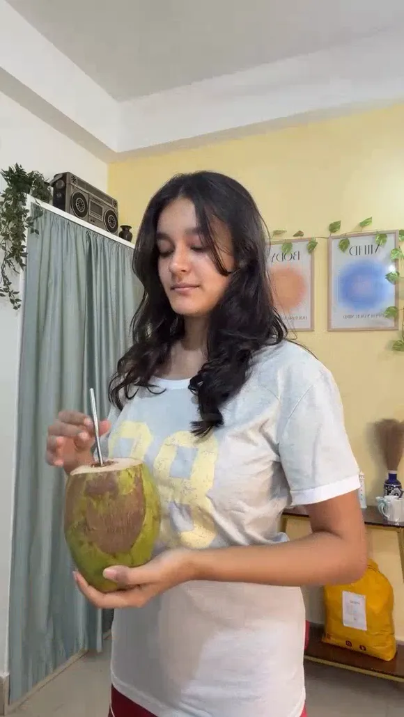 Subhasly Casual Tshirt Coconut Hold OnlyFans Video Leaked