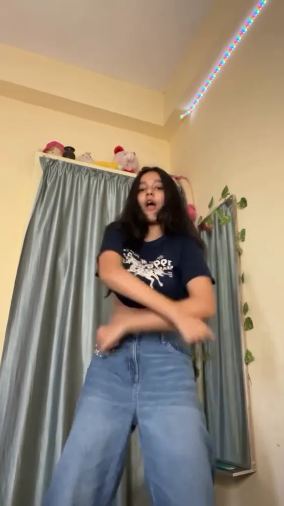 Subhasly Crop Top Belly Tease OnlyFans Video Leaked