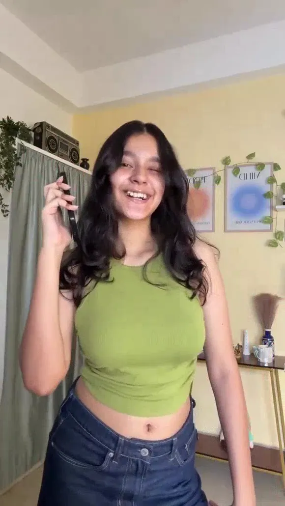 Subhasly Green Crop Top Tease OnlyFans Video Leaked