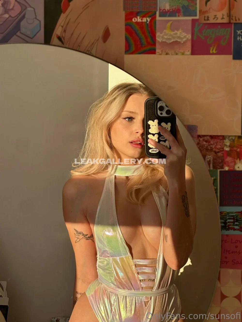 Sunsofi Holographic Bodysuit Mirror Selfie OnlyFans Photo Leaked