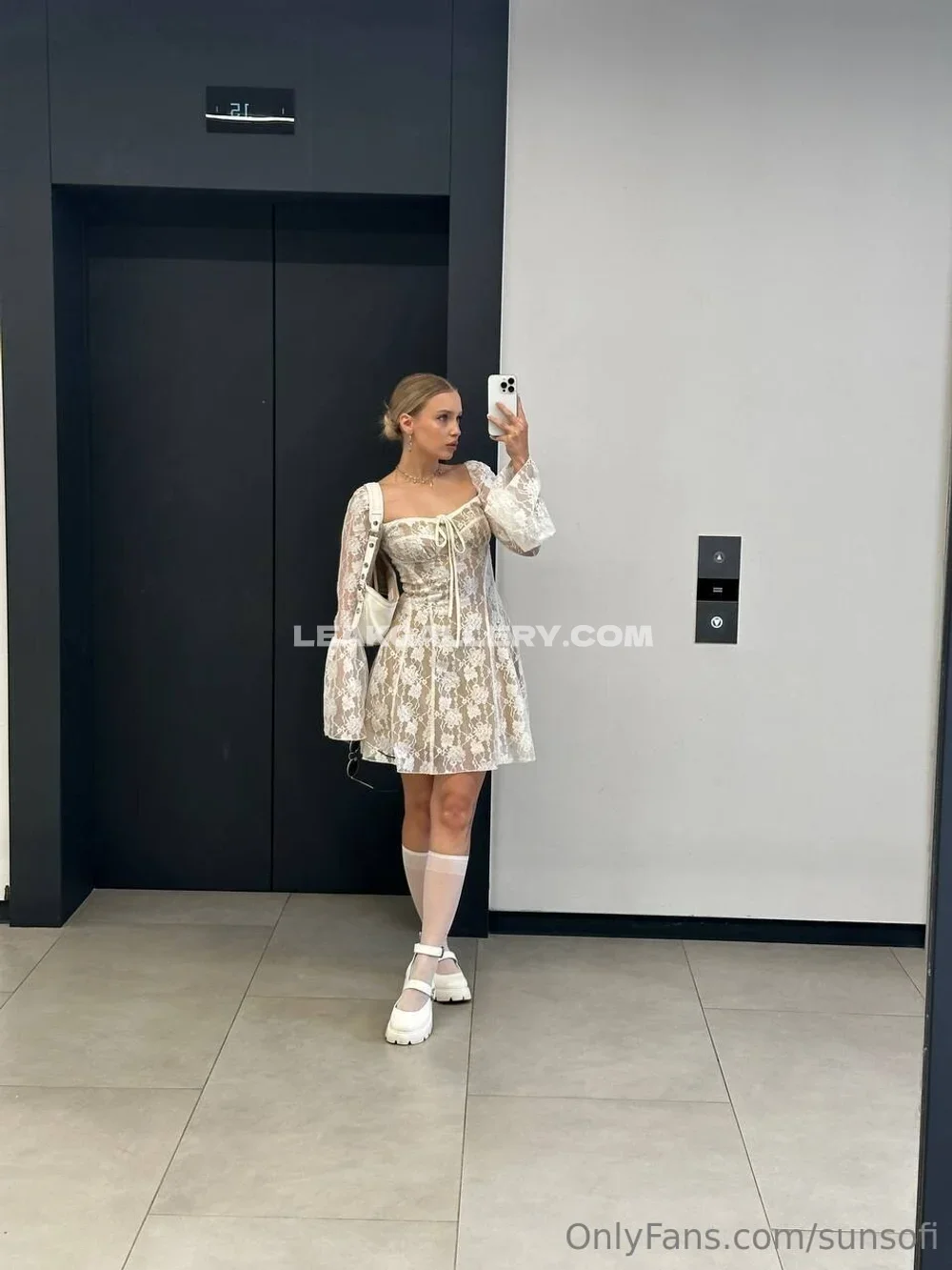 Sunsofi Lace Dress Mirror Selfie OnlyFans Photo Leaked