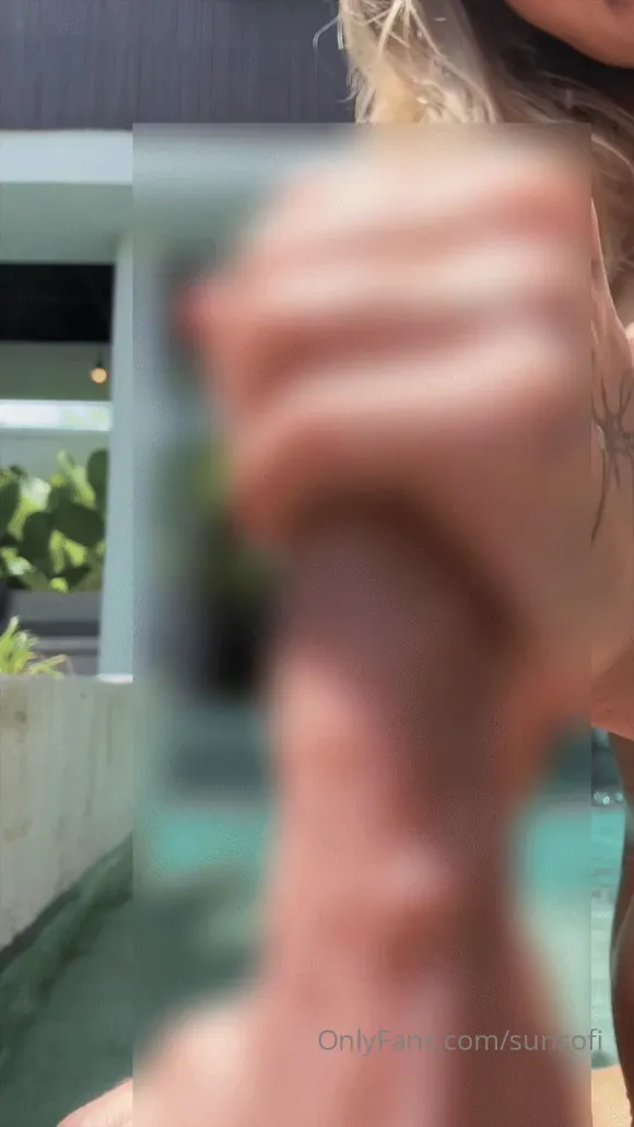 Sunsofi Hand Holding Penis OnlyFans Video Leaked