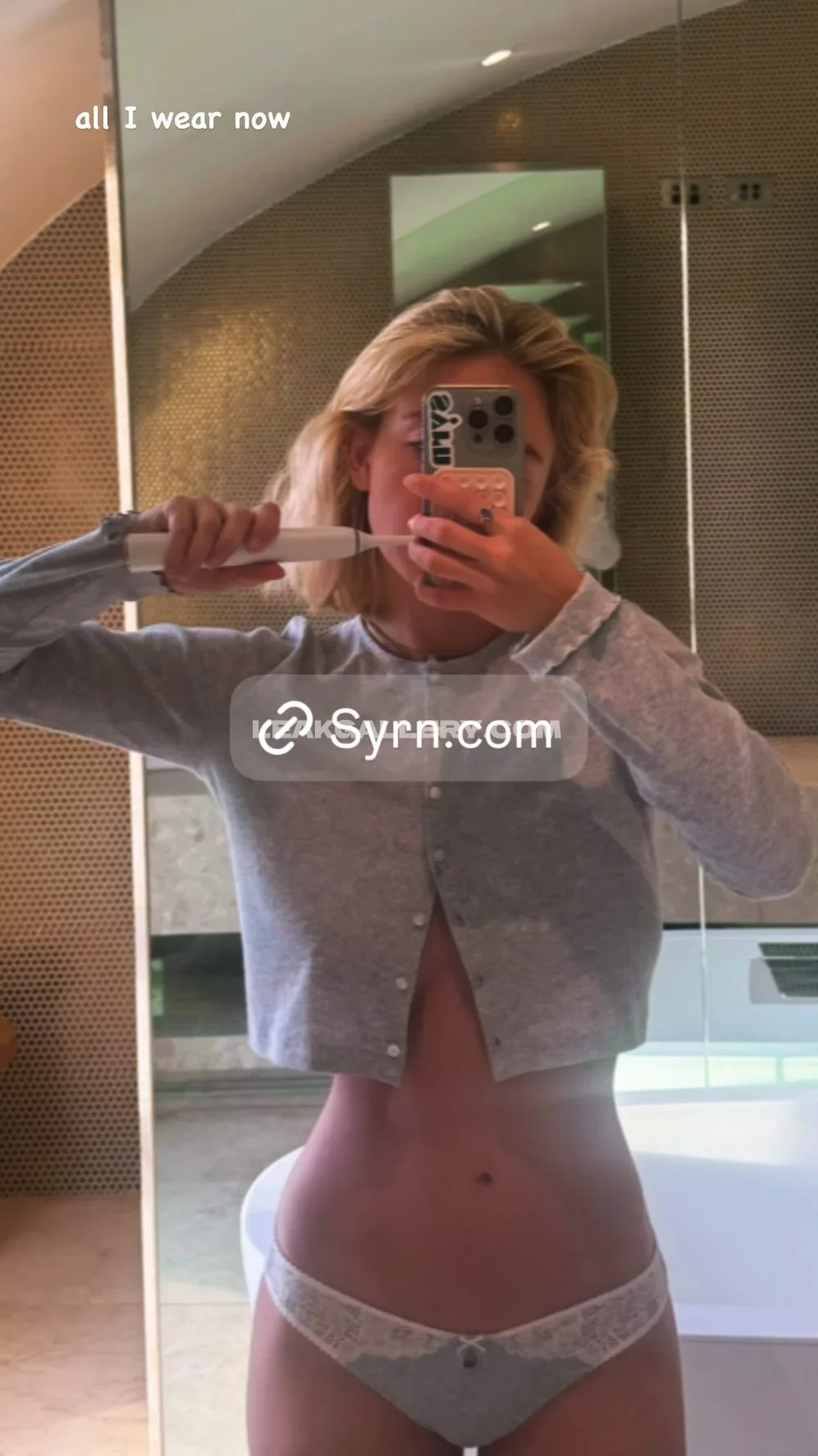 Sydneysweeney Mirror Selfie Brushing Teeth OnlyFans Photo Leaked