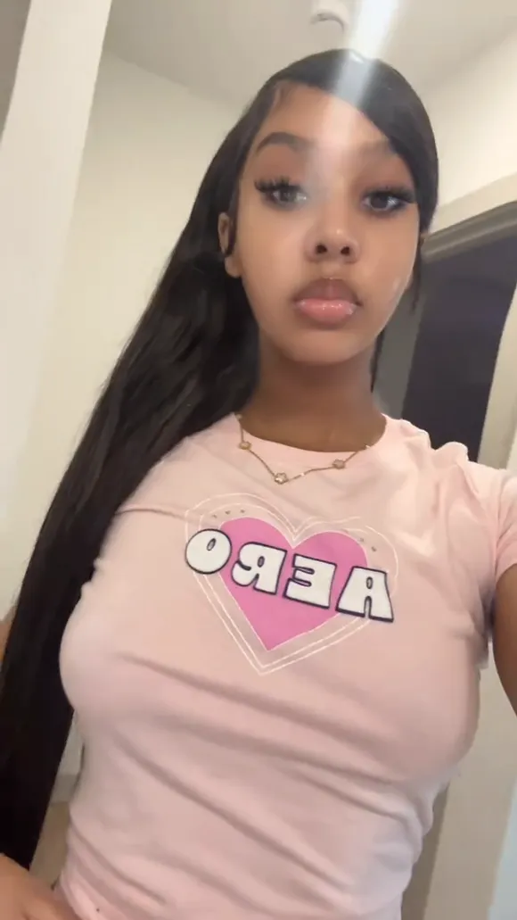Therealmayyaa Pink Tee Selfie Pose OnlyFans Video Leaked