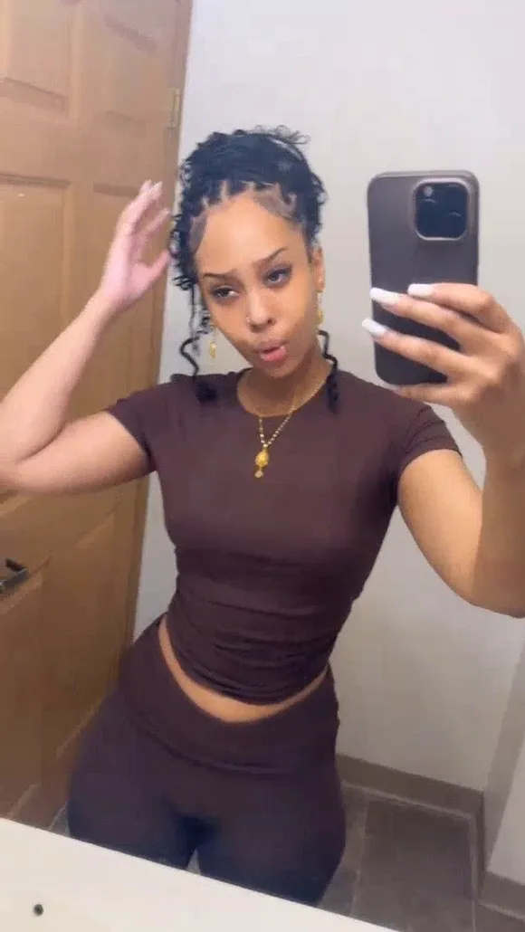 Therealmayyaa Mirror Selfie Pout OnlyFans Video Leaked