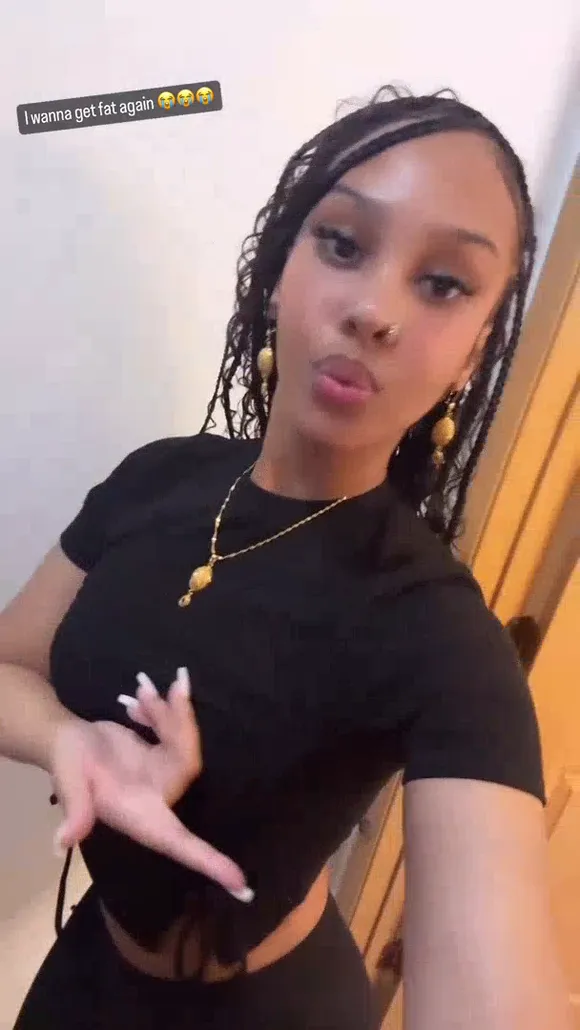 Therealmayyaa Black Crop Top Pose OnlyFans Video Leaked