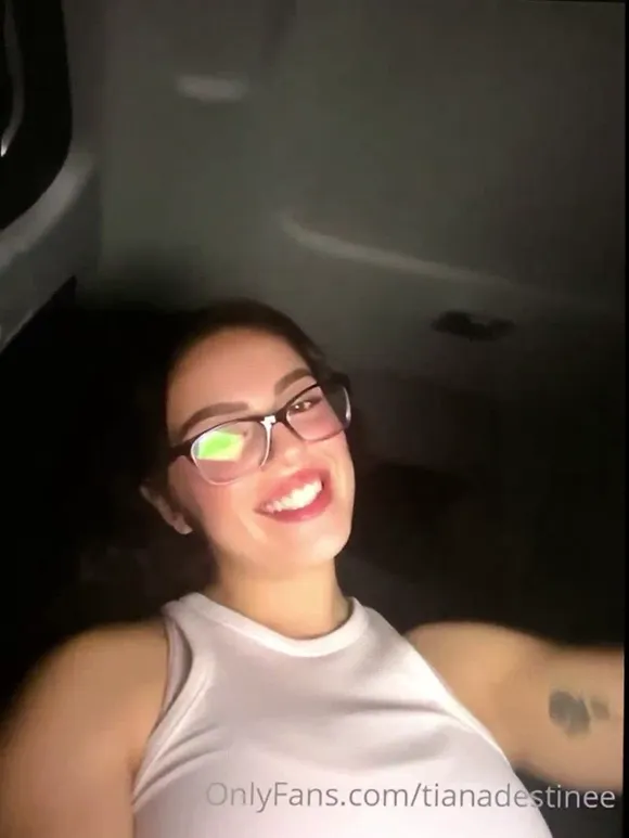 Tianadestinee Glasses Selfie In Car OnlyFans Video Leaked