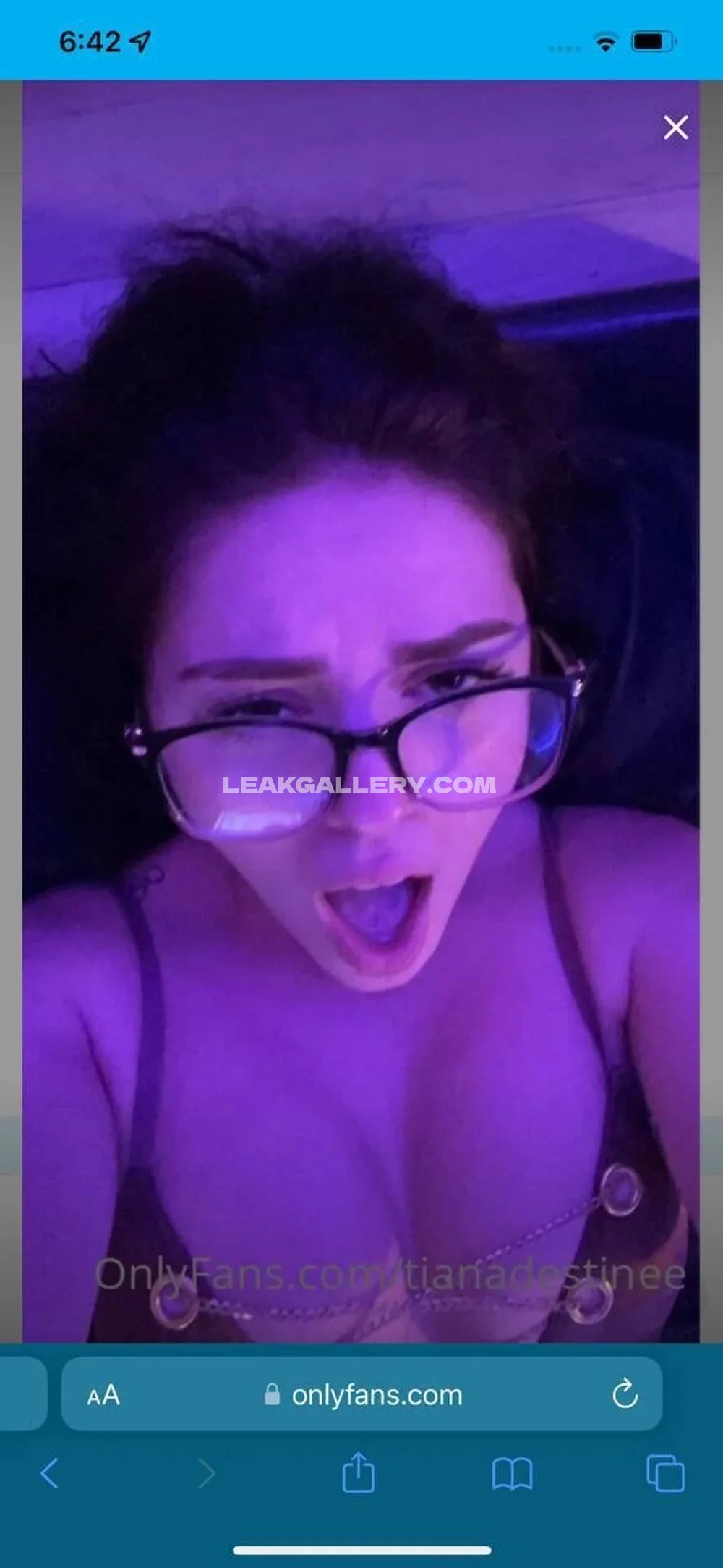 Tianadestinee Glasses Selfie With Open Mouth OnlyFans Photo Leaked