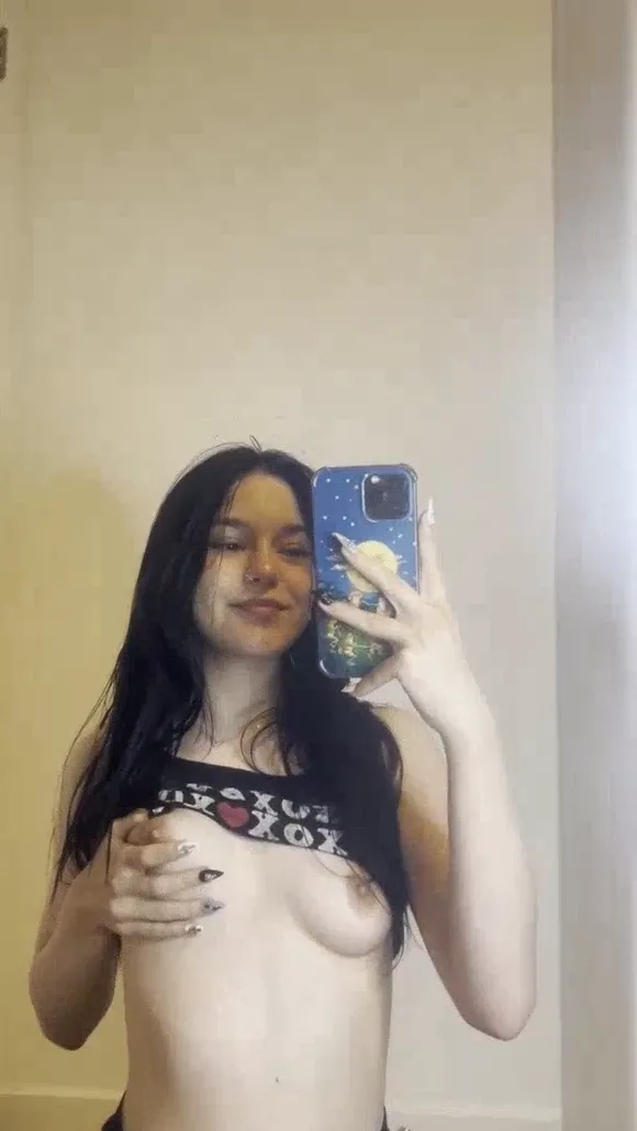 Tinykatrina Topless Mirror Selfie OnlyFans Video Leaked