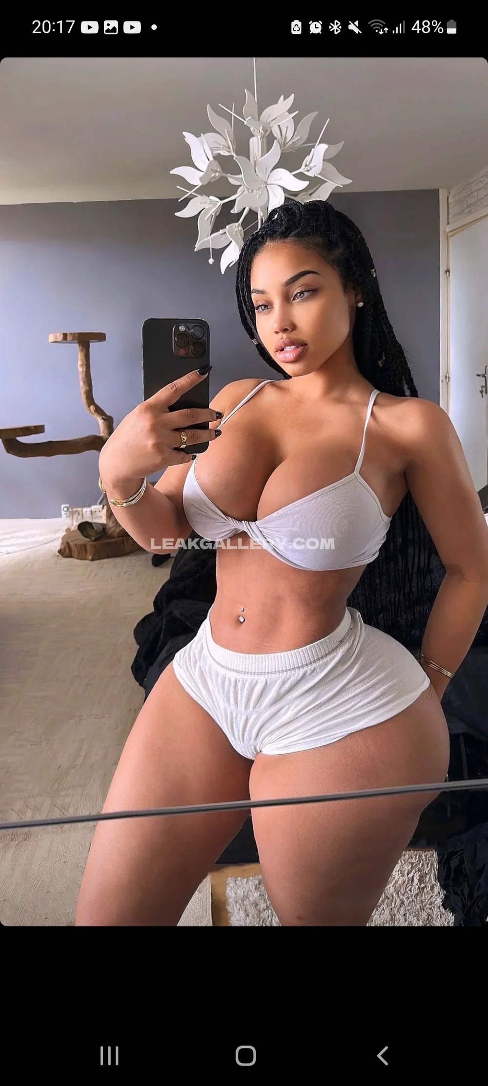 Tootatis White Bra Selfie Mirror OnlyFans Photo Leaked