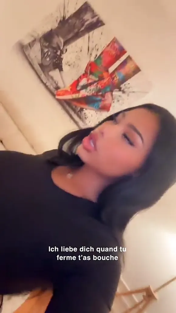 Tootatis Black Top Pout Pose OnlyFans Video Leaked