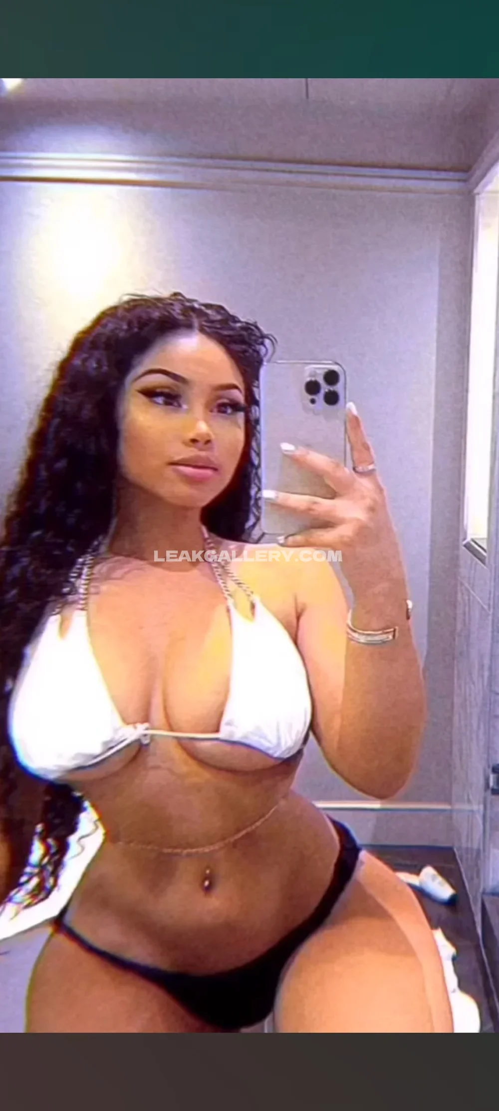 Tootatis Bikini Mirror Selfie OnlyFans Photo Leaked